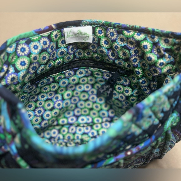 Vera Bradley Magnetic Flap Over Bag Excellent Condition - Picture 7 of 9